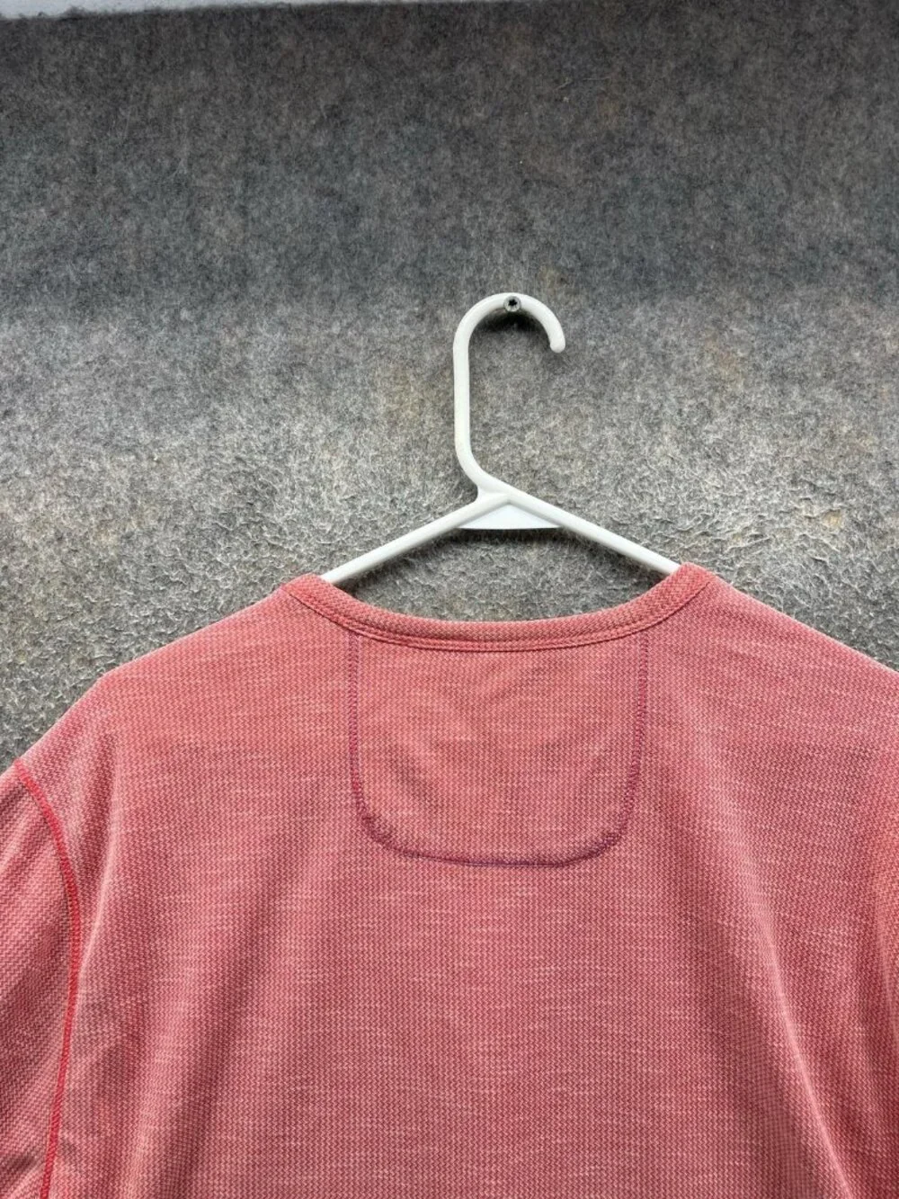 Tommy Bahama Shirt Men Large Red IslandZone V-Neck Casual Tee Geometric Cotton